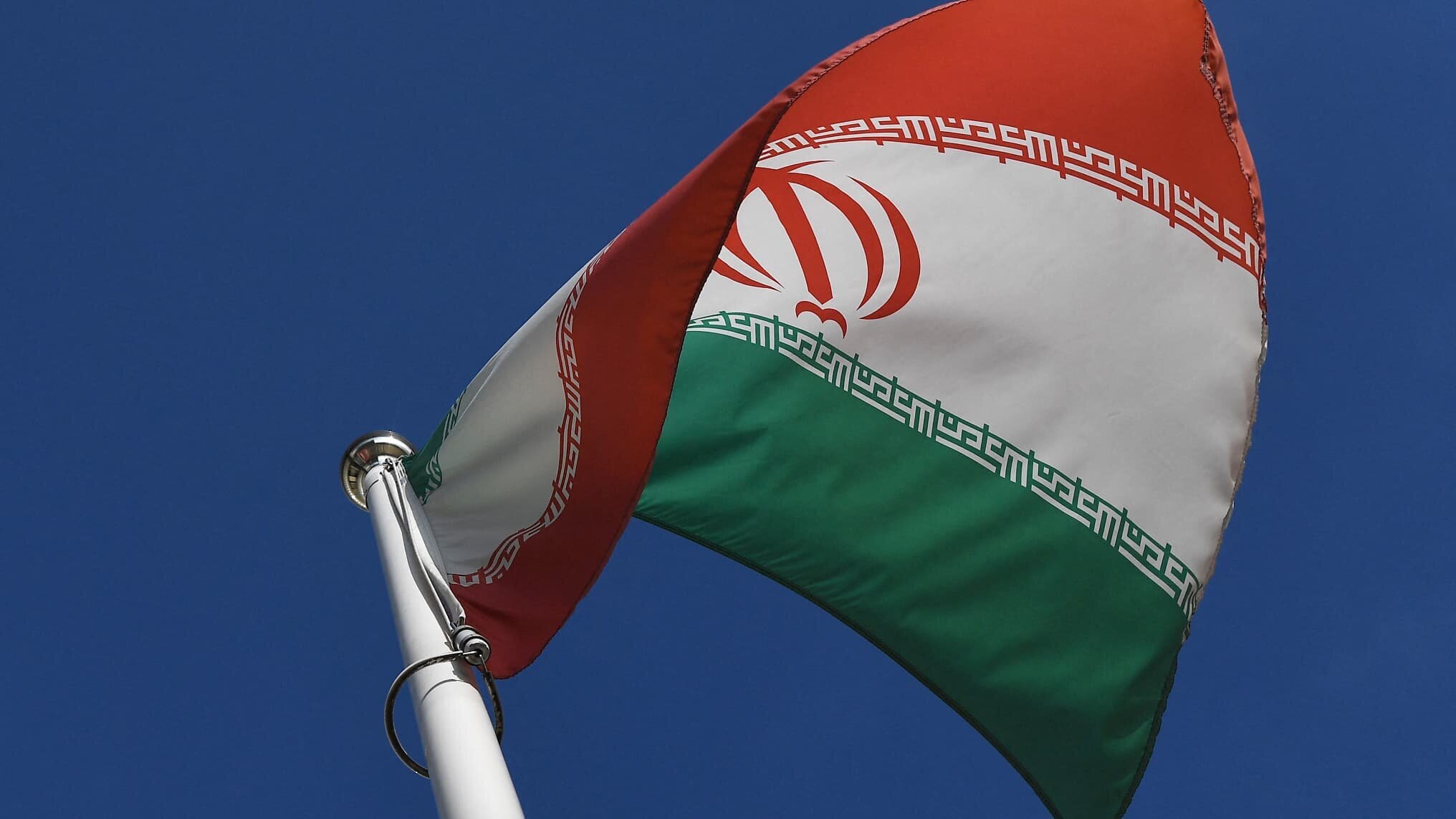 Drapeau iranien sur fond neutre