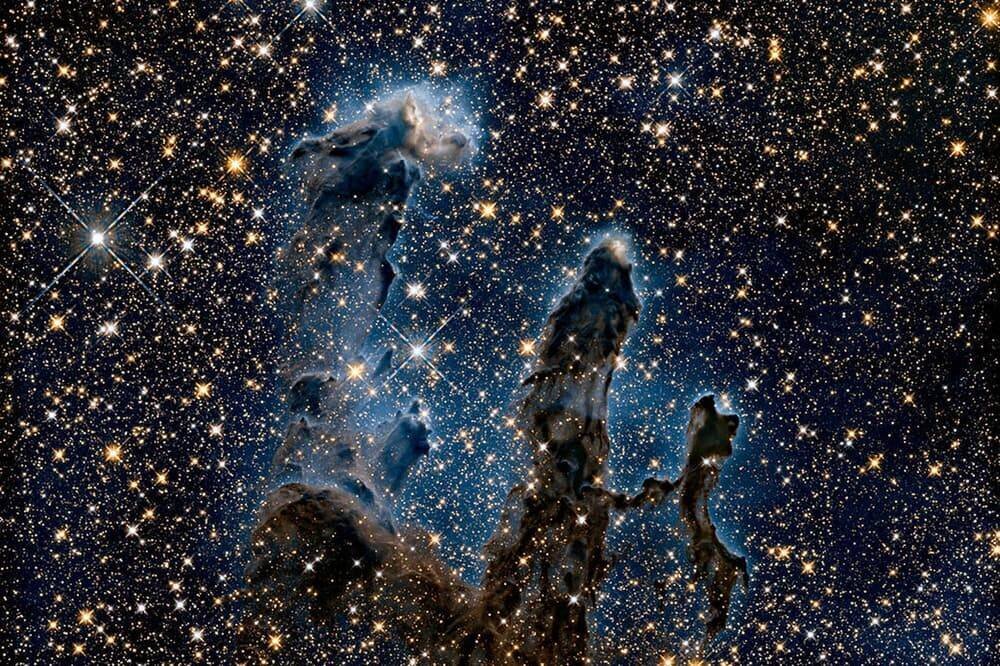 Nuage de poussière cosmique dans l'espace