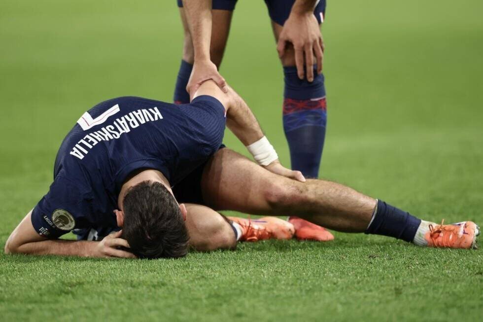 Khvicha Kvaratskhelia touché puis remplacé