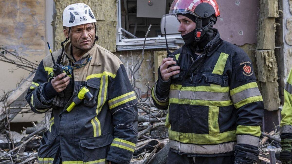 Vue des dégâts dans un quartier de Kiev après les frappes nocturnes