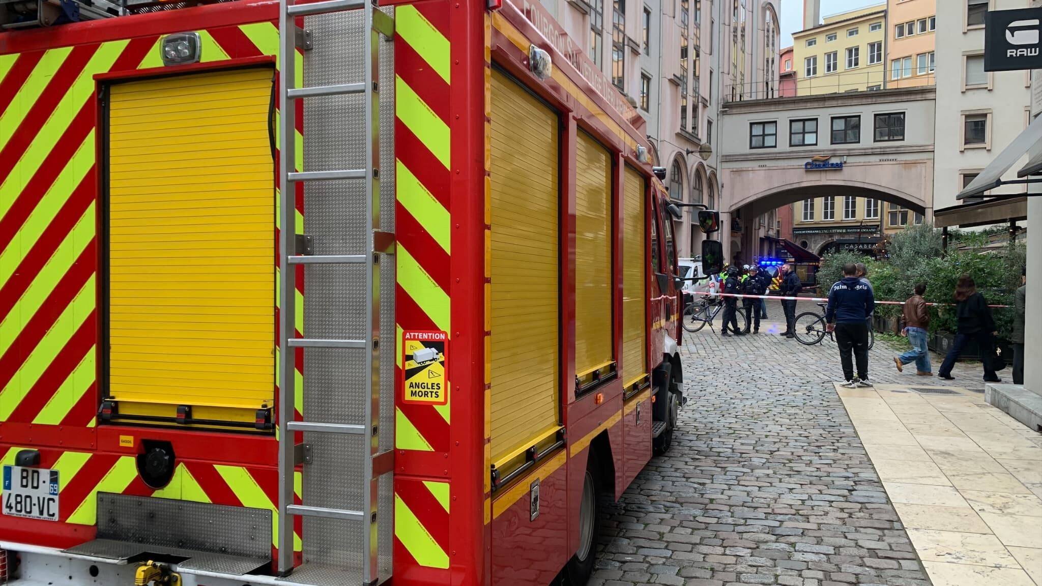 Explosion dans un restaurant à Lyon, secours sur place