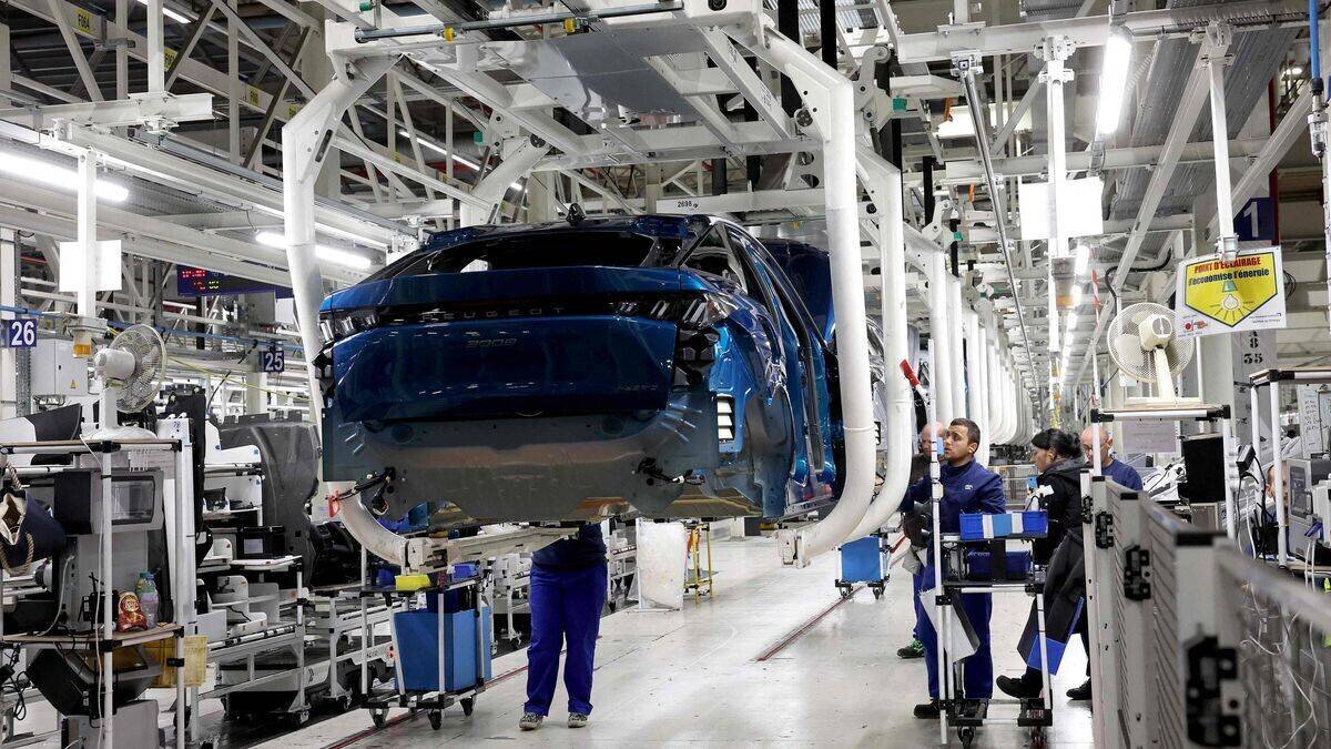 Vue d'une usine Stellantis en France en arrêt