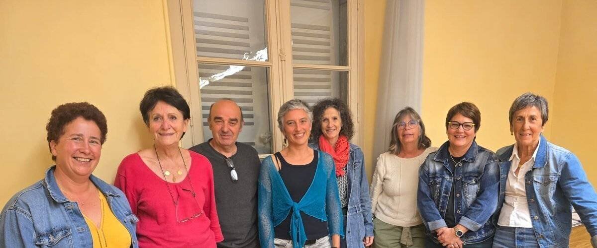 Participants lors d'une marche à Ibos en Rose