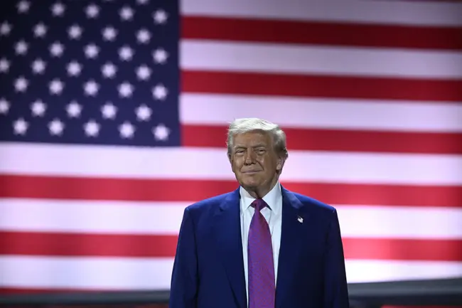 Trump à Quantico lors d'un discours sur le Nobel