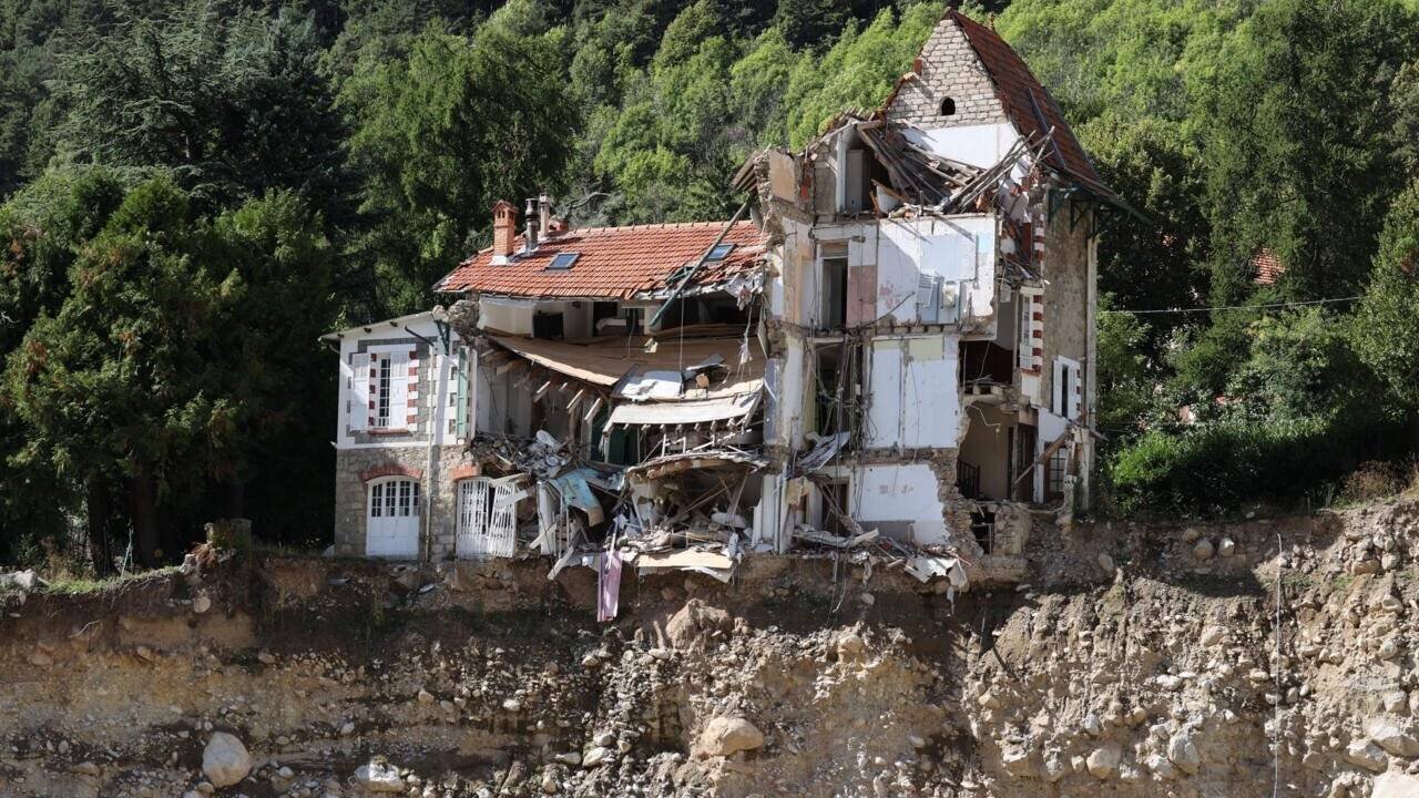 Maison partiellement effondrée à Saint-Martin-Vésubie en 2021