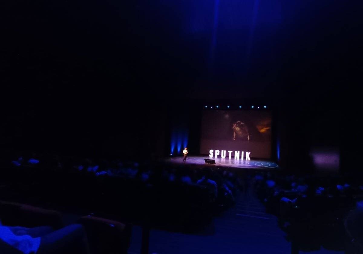 David Cerdá lors de sa conférence Sputnik