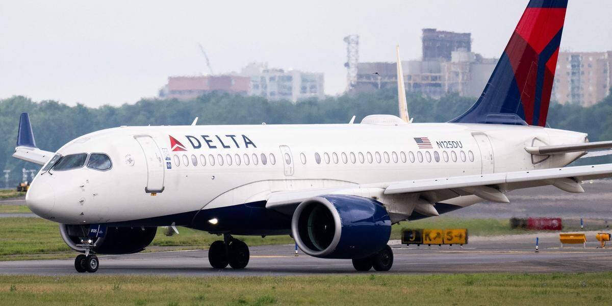 Deux avions CRJ900 sur le tarmac à LaGuardia