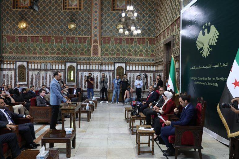 Membres des sous‑commissions de la Commission supérieure des élections prêtant serment à Damas