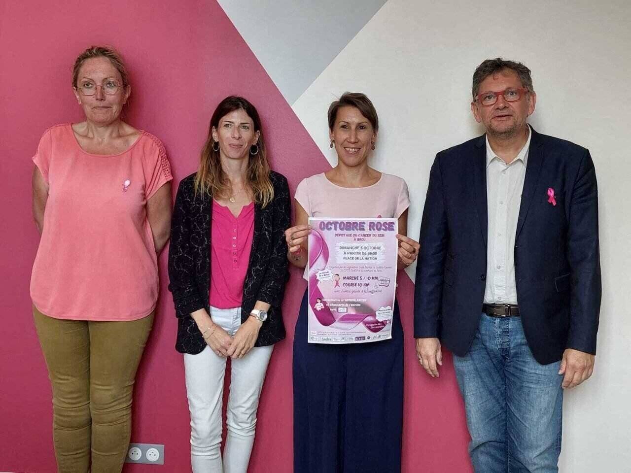 Participants lors d’une marche d’Octobre Rose à Brou