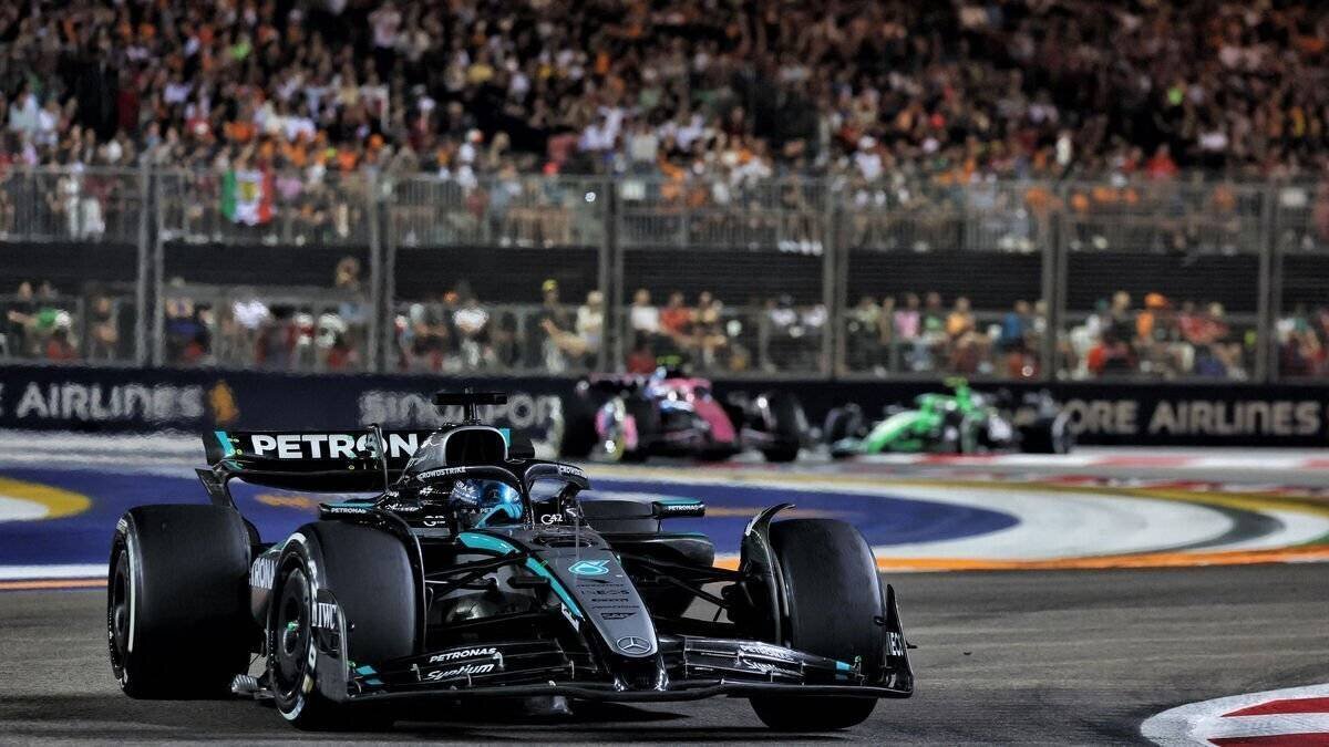George Russell sur le circuit de Singapour lors du GP