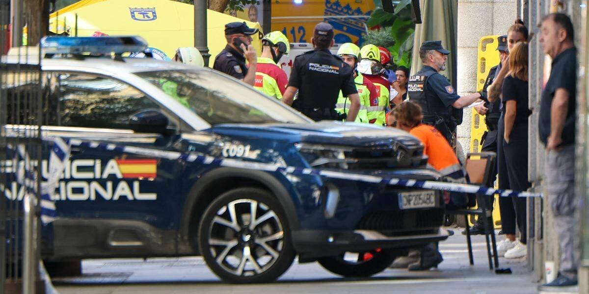 Équipements des secours sur le site d’un immeuble en Madrid