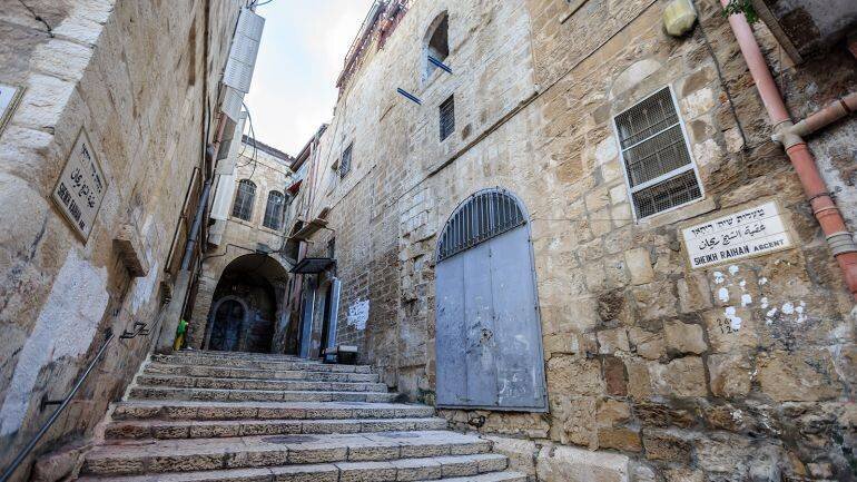 Familles de Jérusalem participant à l'entretien de la mosquée Sheikh Riyhan