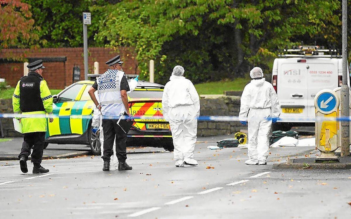 Forces de l'ordre près de la synagogue de Heaton Park à Manchester
