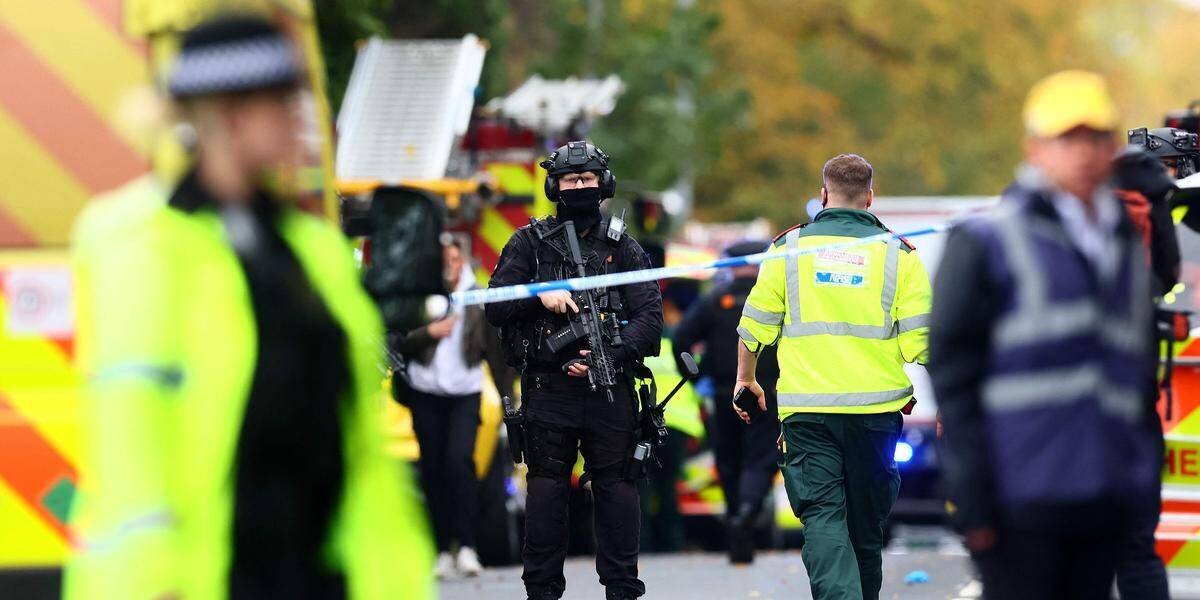 Extérieur d'une synagogue lors d'une alerte sécuritaire à Manchester