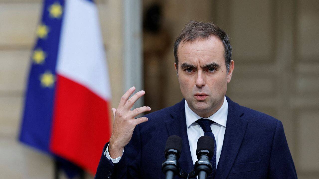 Sébastien Lecornu lors d'une allocution à Matignon