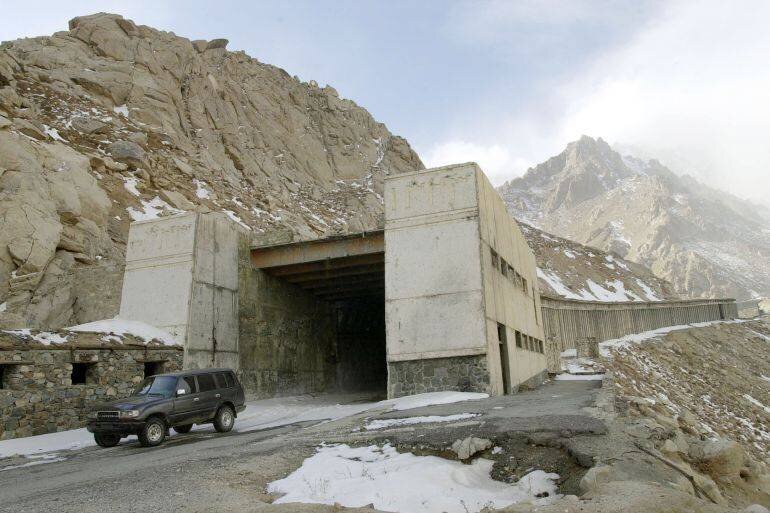 Entrée du tunnel de Salang dans les montagnes de l'Hindou Kouch