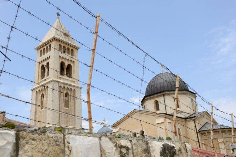 L'église luthérienne entourée d'écoles et d'institutions dans le quartier chrétien