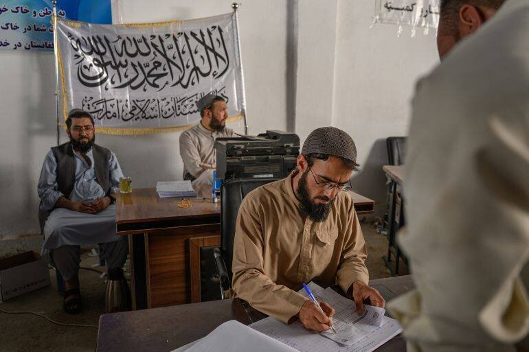 Employé gouvernemental afghan pendant son service