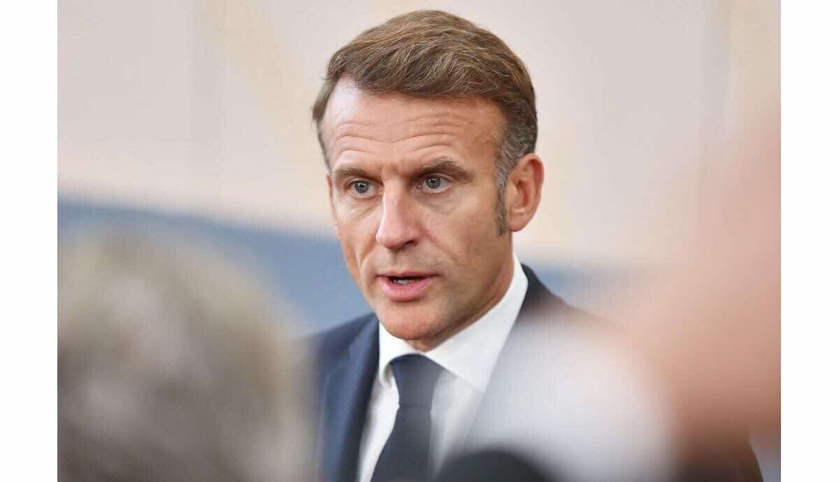 Macron face à la crise politique et regards tournés vers lui