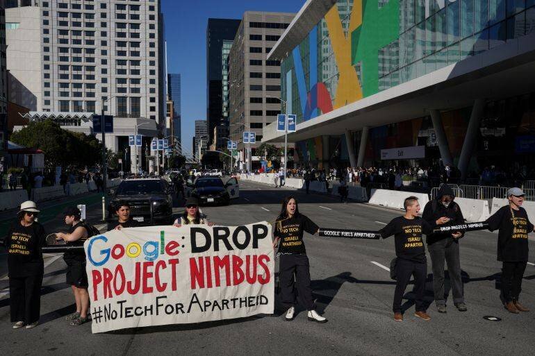 Manifestation contre le projet Nimbus hors d'un événement Google Cloud Next, San Francisco, 2023