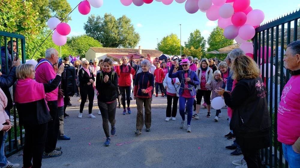 Vue d’une manifestation solidaire à Pertuis pour Octobre rose