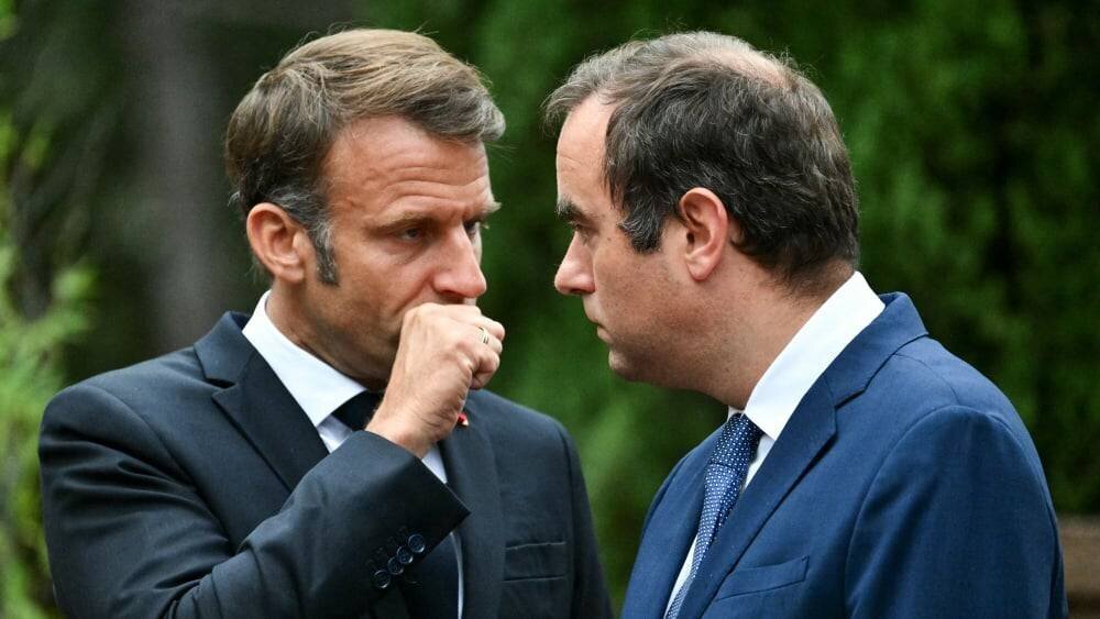 Emmanuel Macron reconduit Lecornu à Matignon, photo officielle