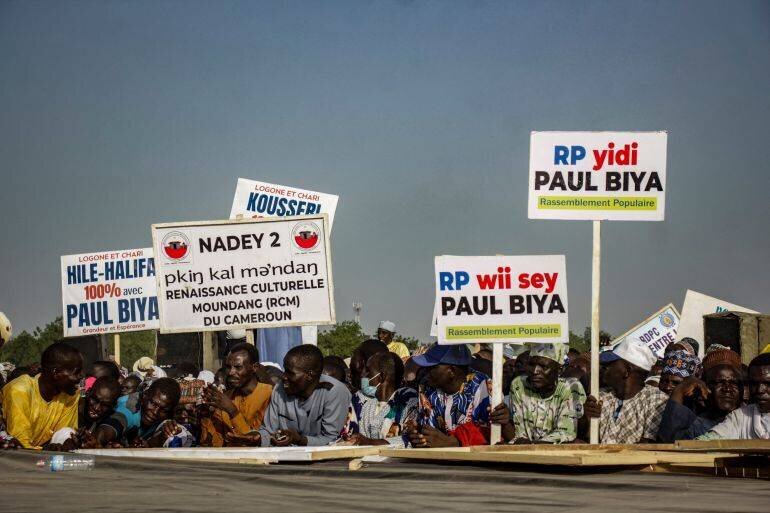 Supporters de Paul Biya lors d'un meeting de campagne à Maroua