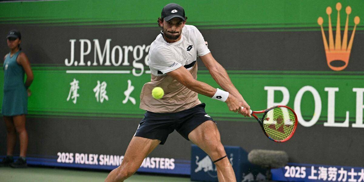 Valentin Vacherot lors du match contre Djokovic à Shanghai