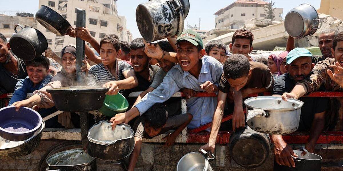 camions d’aide humanitaire à Gaza près du cessez-le-feu