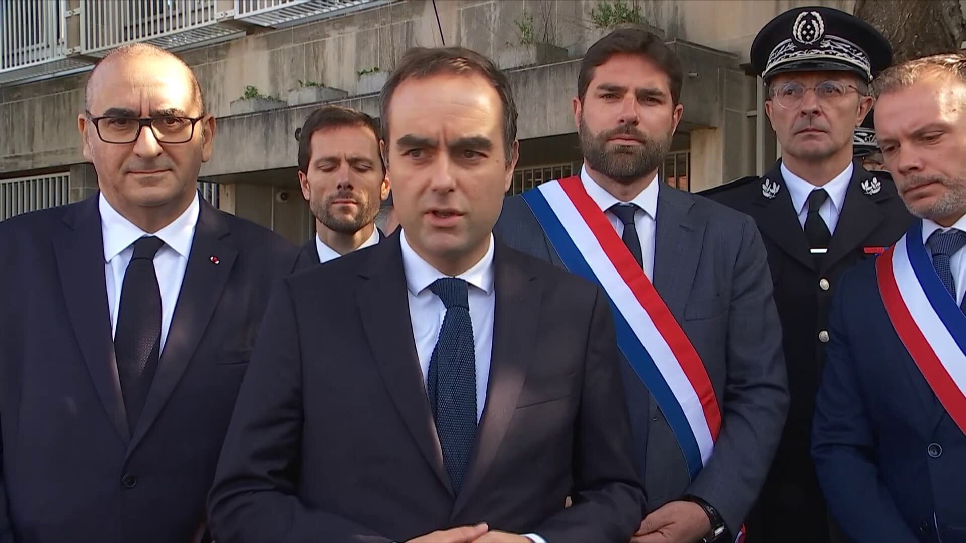 Sébastien Lecornu lors de sa visite à L’Haÿ-les-Roses