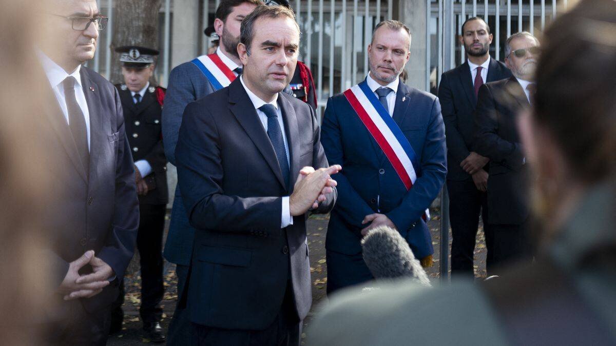 Sébastien Lecornu lors d'un déplacement