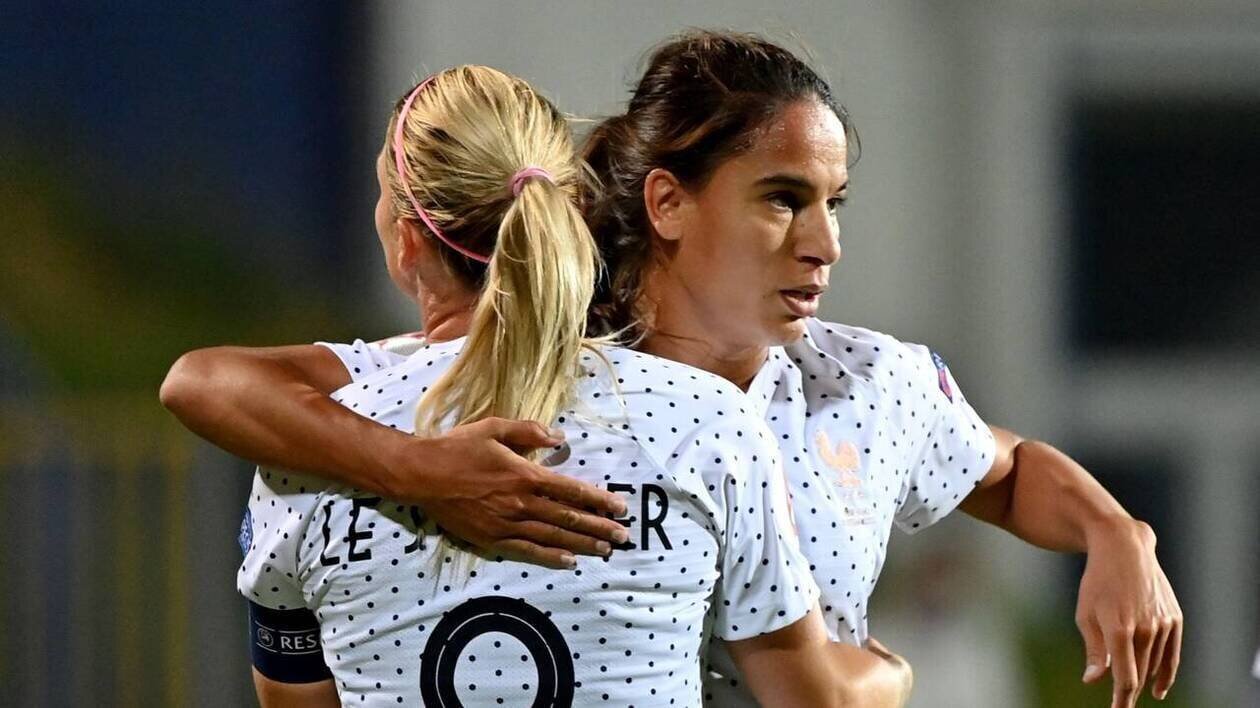 Amel Majri lors de l'annonce de sa retraite internationale