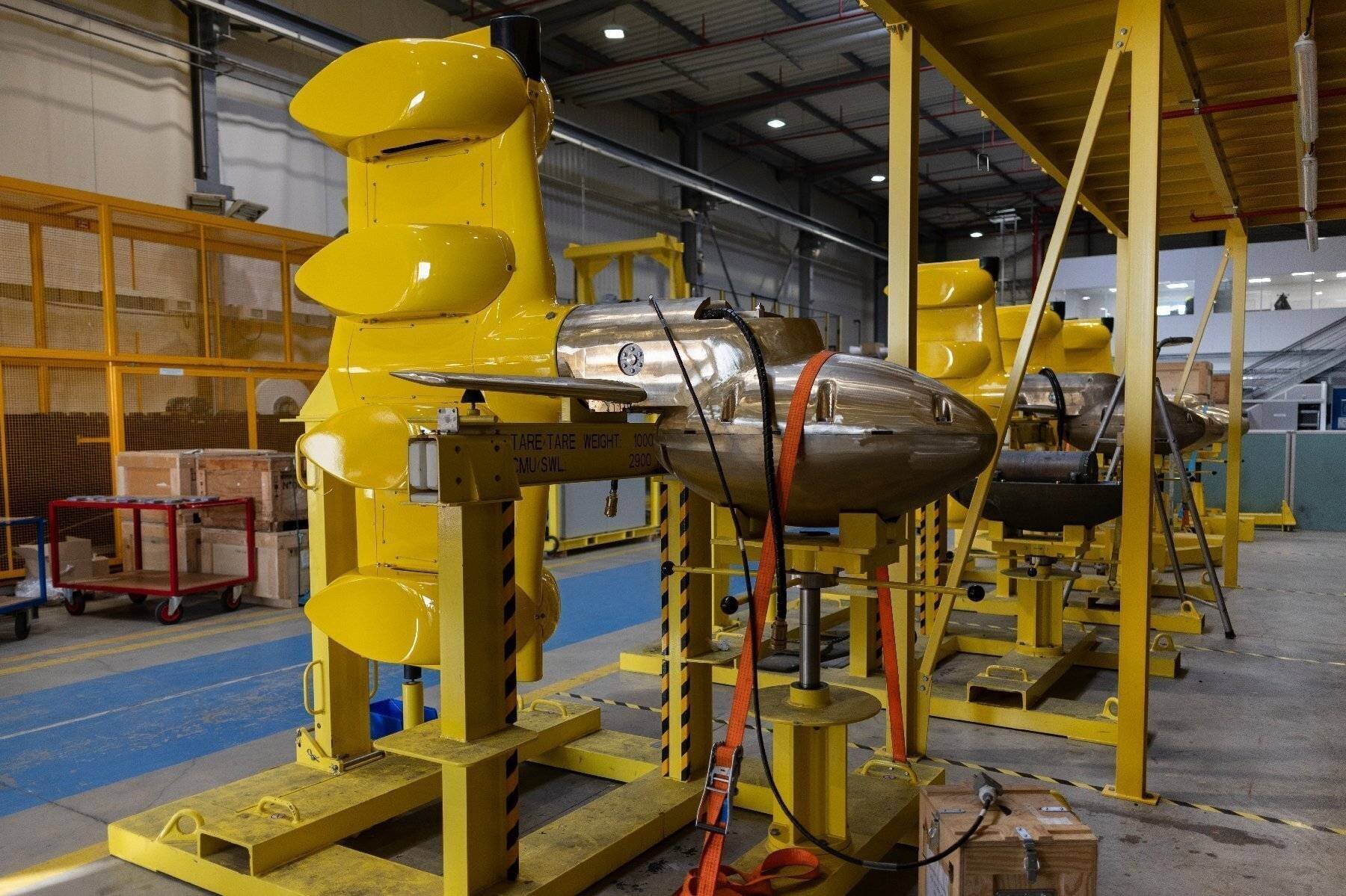 Drone et navire équipés pour la lutte anti-mines