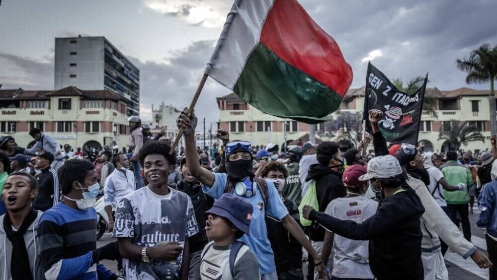 Manifestants massifs devant la mairie d’Antananarivo lors d’un rassemblement