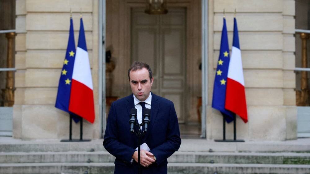 Sébastien Lecornu à Matignon lors de la présentation du gouvernement Lecornu II