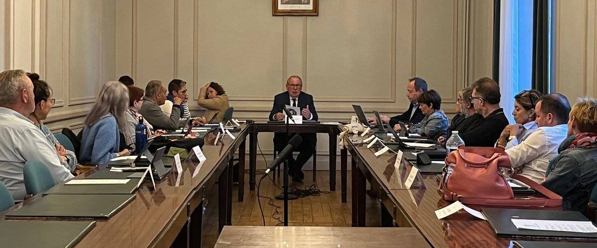 Assemblée à Alès lors du conseil municipal