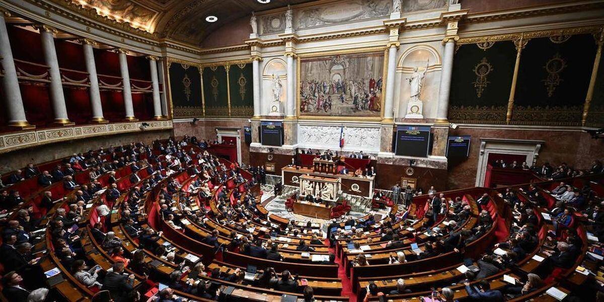 Débat à l'Assemblée nationale sur la censure