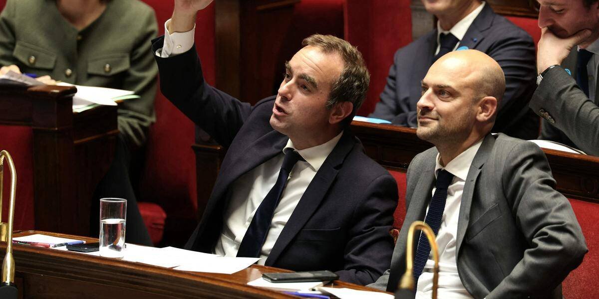 Capture d'écran montrant des députés lors du vote