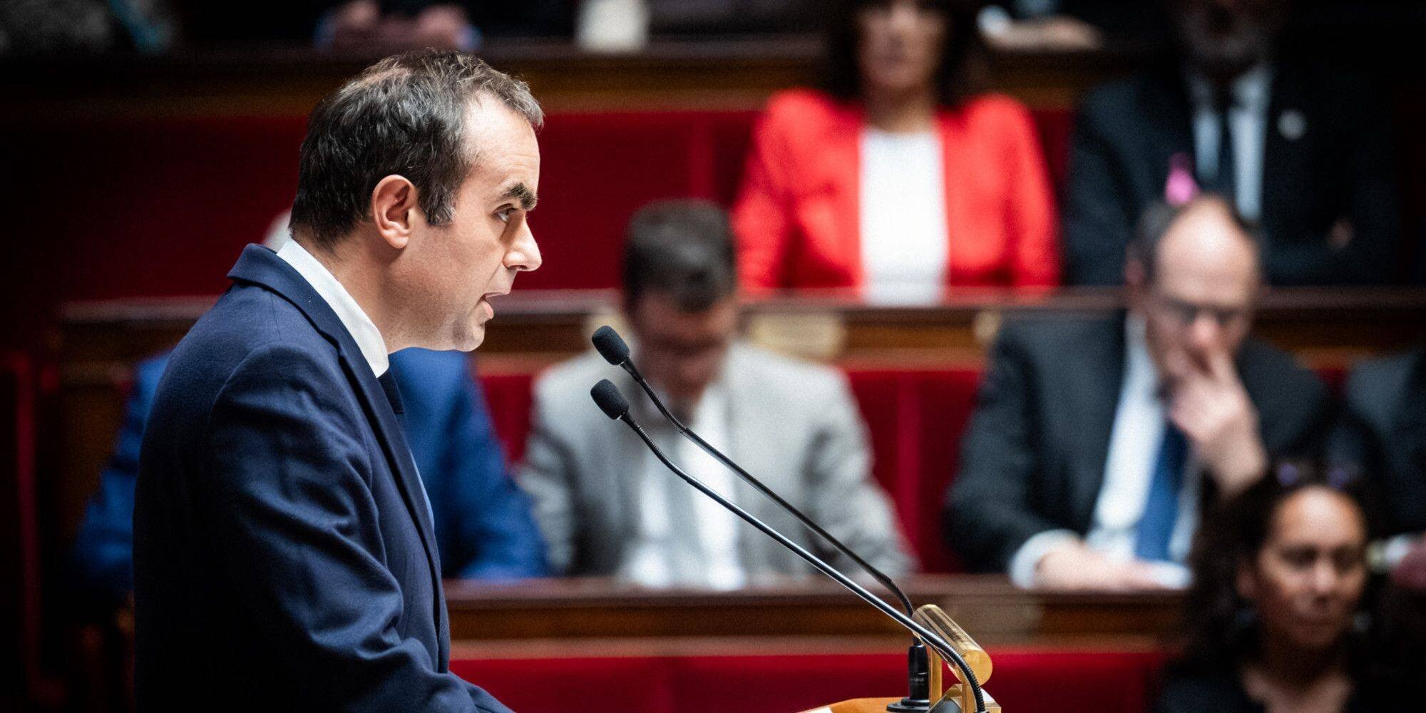 Députés et ministres lors des débats sur les motions de censure