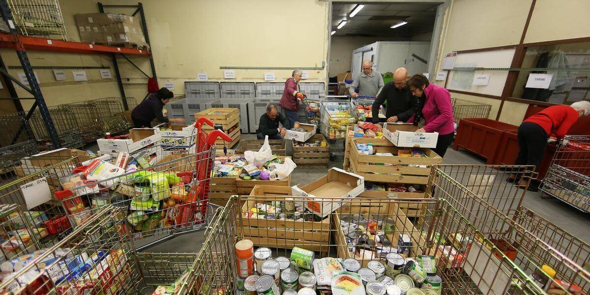 Réunion autour du plan social du Secours catholique