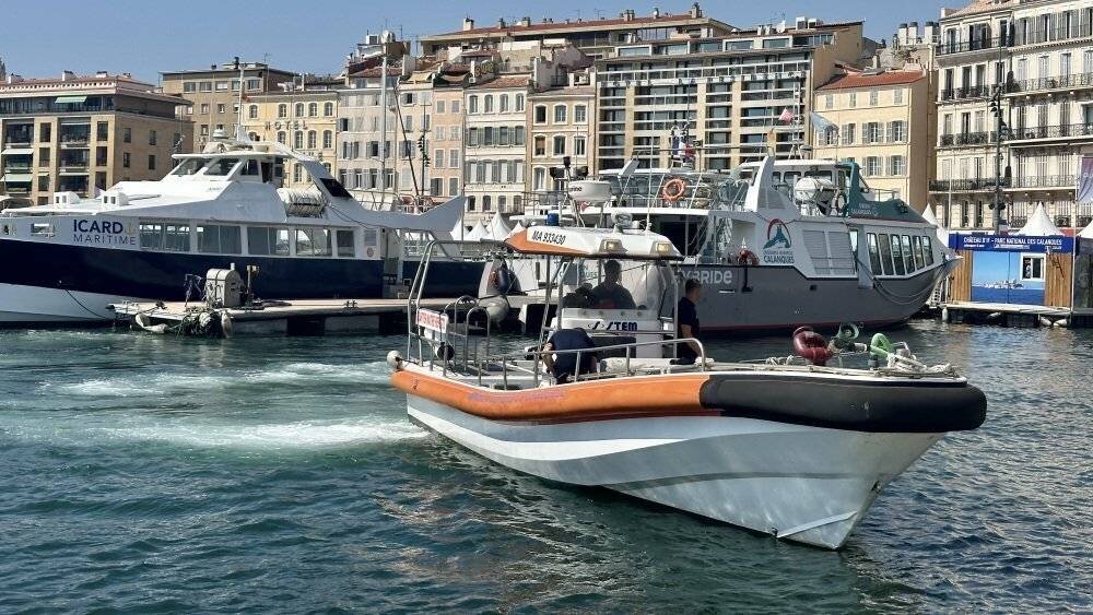 Vue des embarcations près du quai de la Fraternité