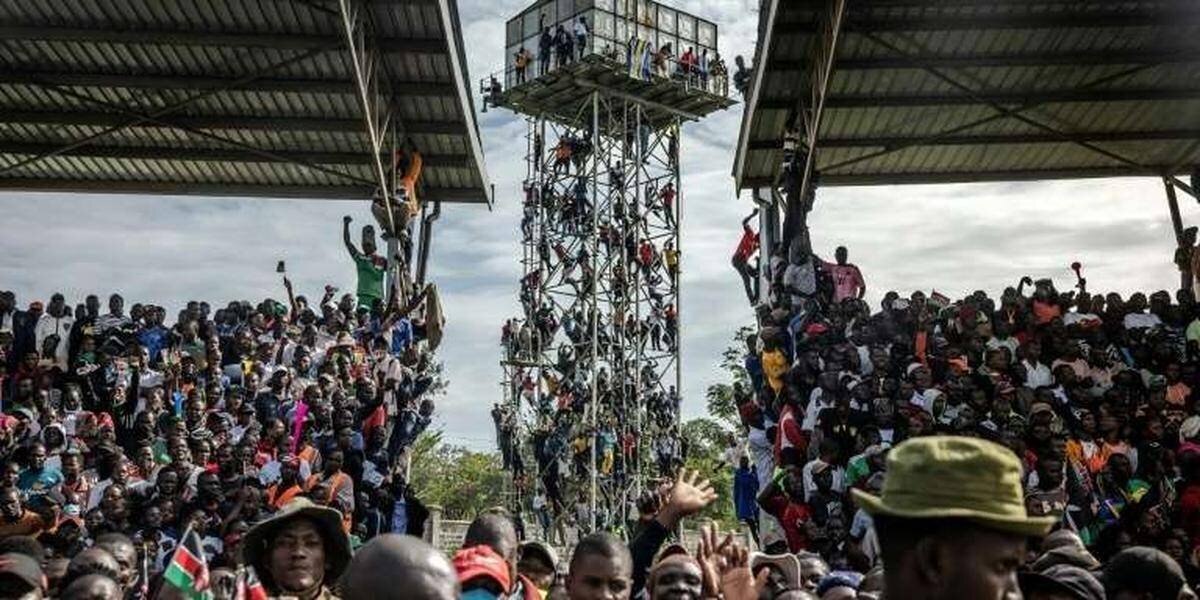 Cérémonie à Kisumu devant le cercueil d Odinga