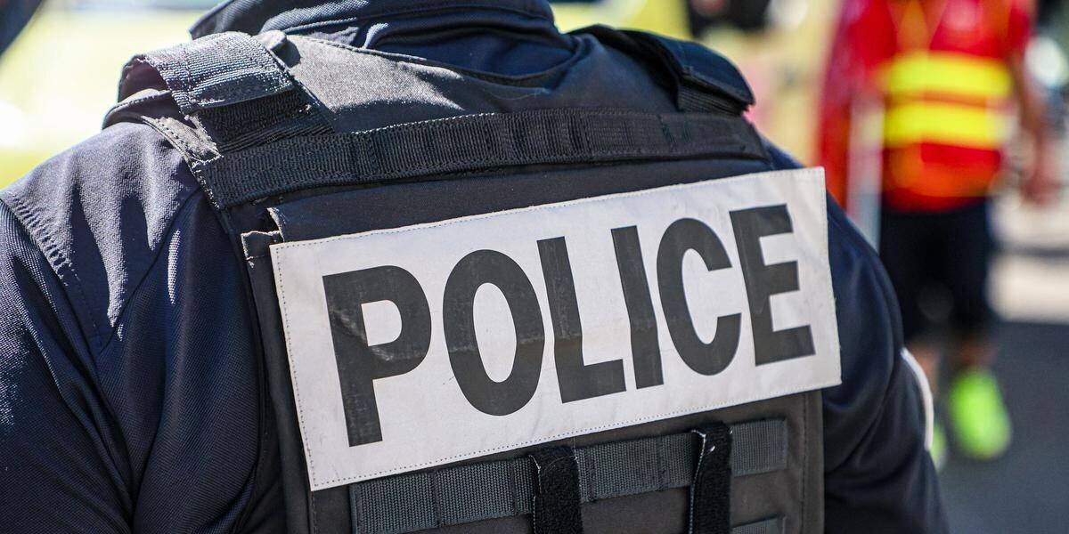 Interpellation d’un homme par des policiers à Noisy-le-Grand