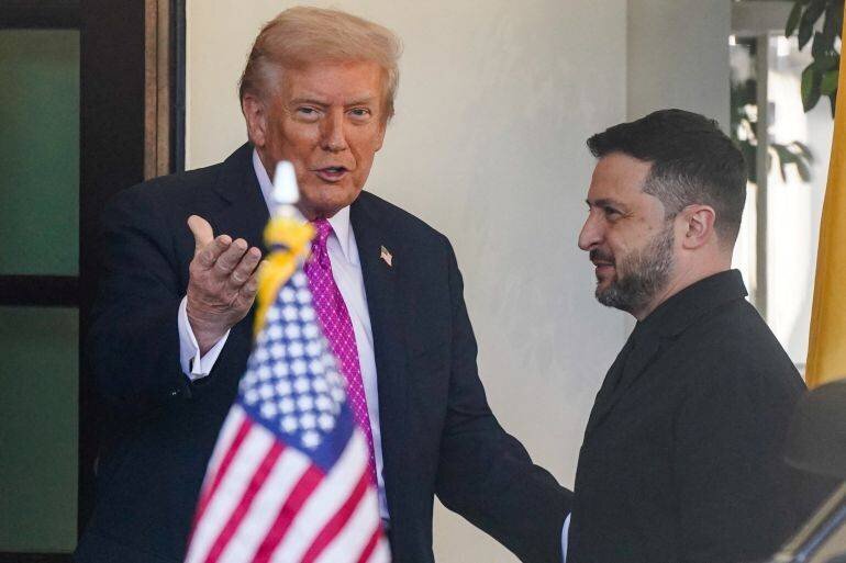 Donald Trump accueille Volodymyr Zelenskiy à la Maison-Blanche, Washington, 17 octobre 2025. (REUTERS/Nathan Howard)