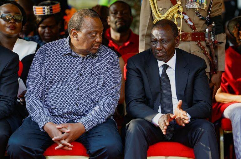 William Ruto et Uhuru Kenyatta lors des funérailles de Raila Odinga