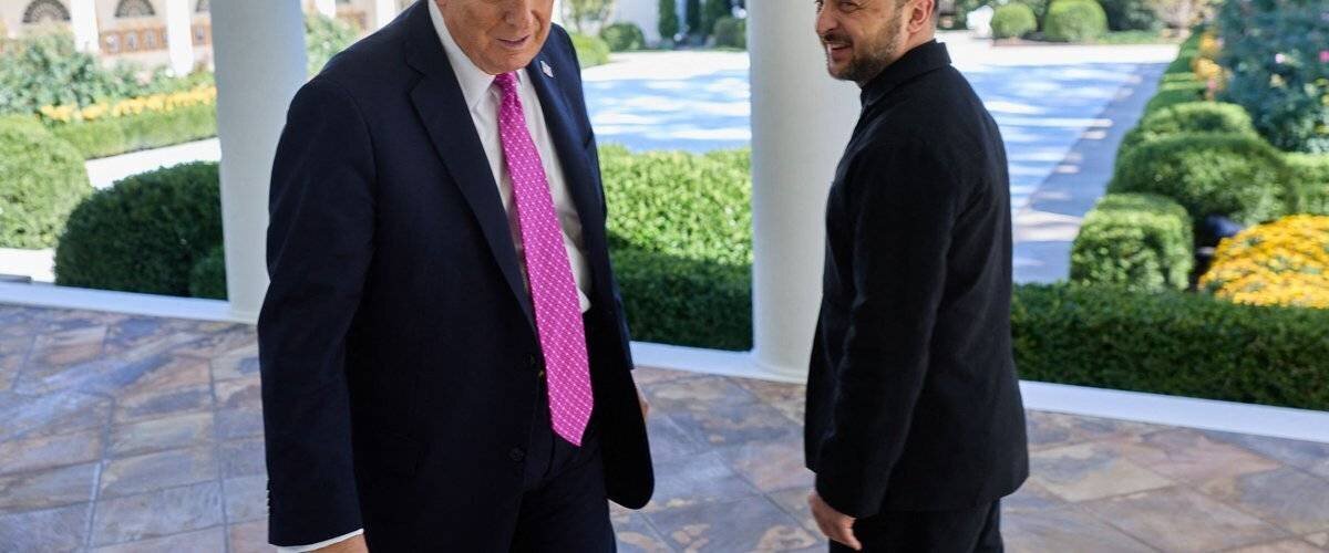 Zelensky et des responsables évoquant les Patriot