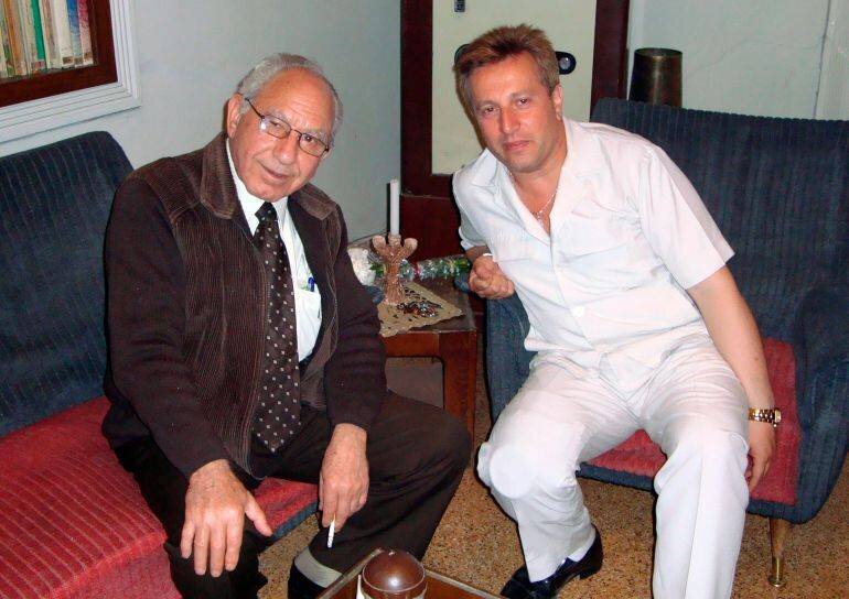 Riad al-Turk avec un avocat syrien des droits humains