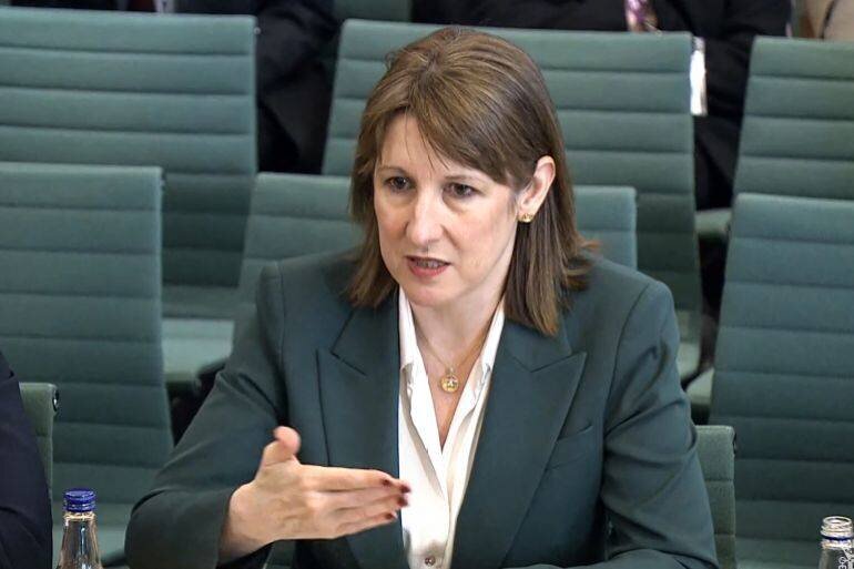 Rachel Reeves lors d'un discours sur la réduction de la bureaucratie