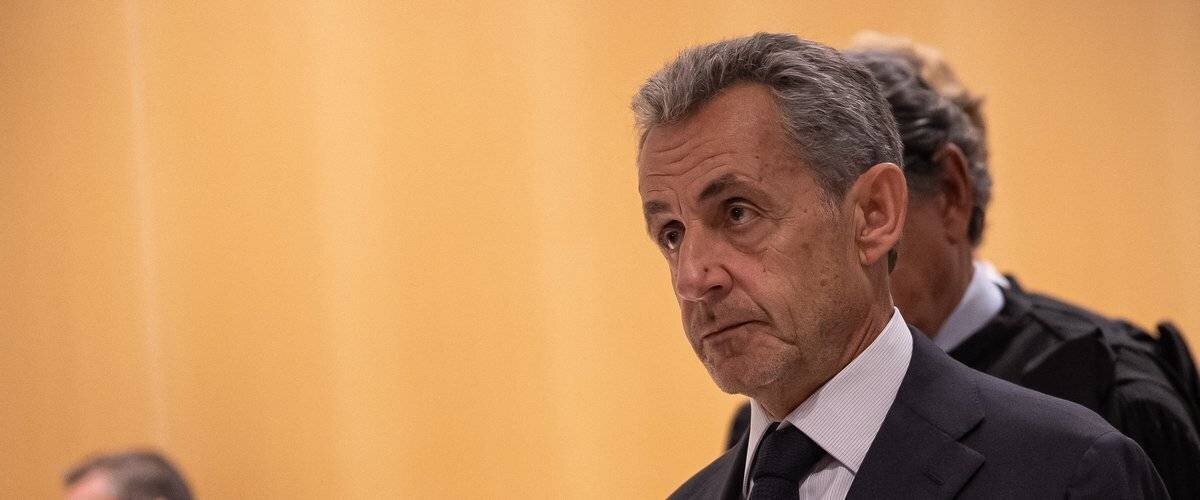 Nicolas Sarkozy à l’entrée de la prison de la Santé