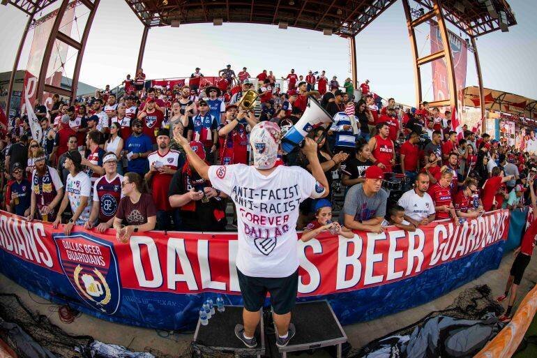 Symbole Antifa porté par un supporter aux États-Unis